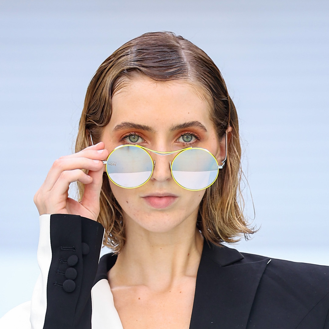 SULIS Sunglasses (with chain & case)